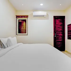 Collection O Aditya Palace Near Leisure Valley Park Hotel